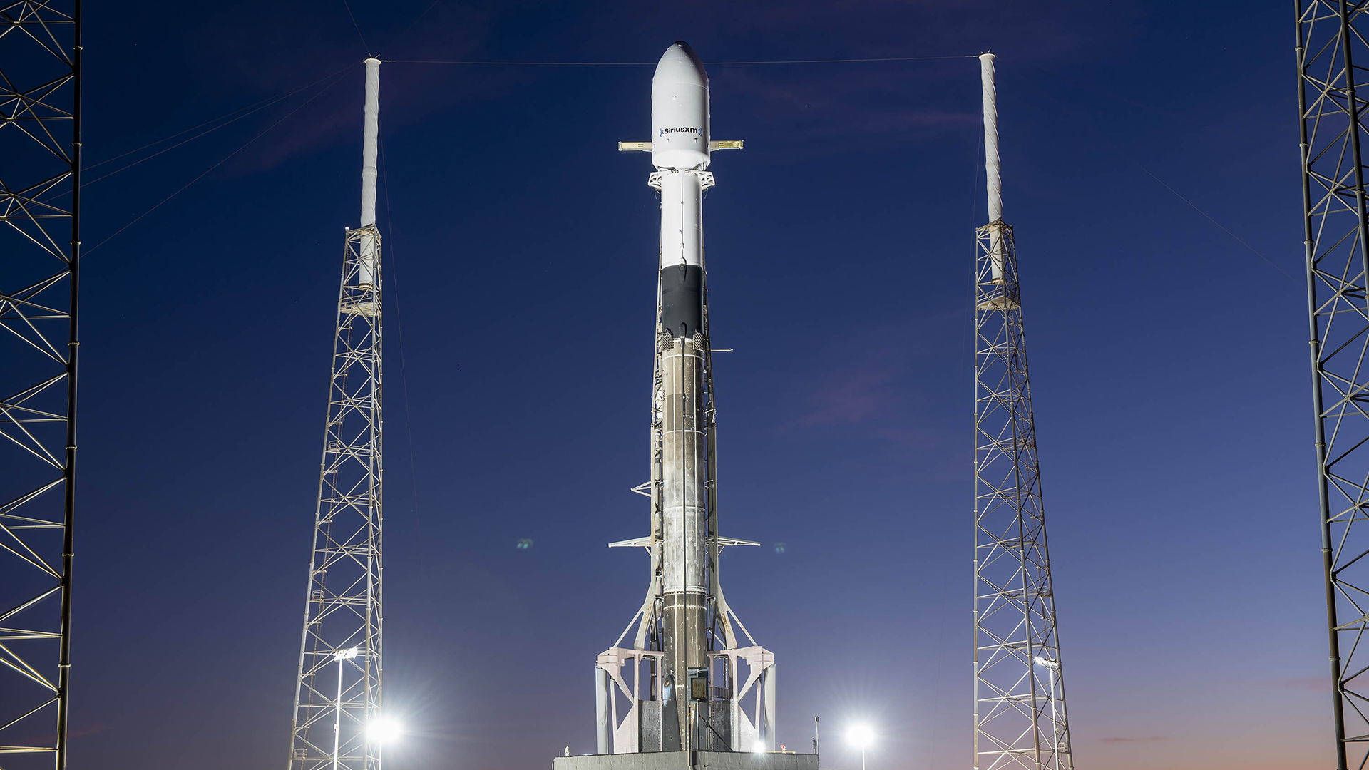 يستعد SpaceX لإطلاق Starlink ، مركبة النقل